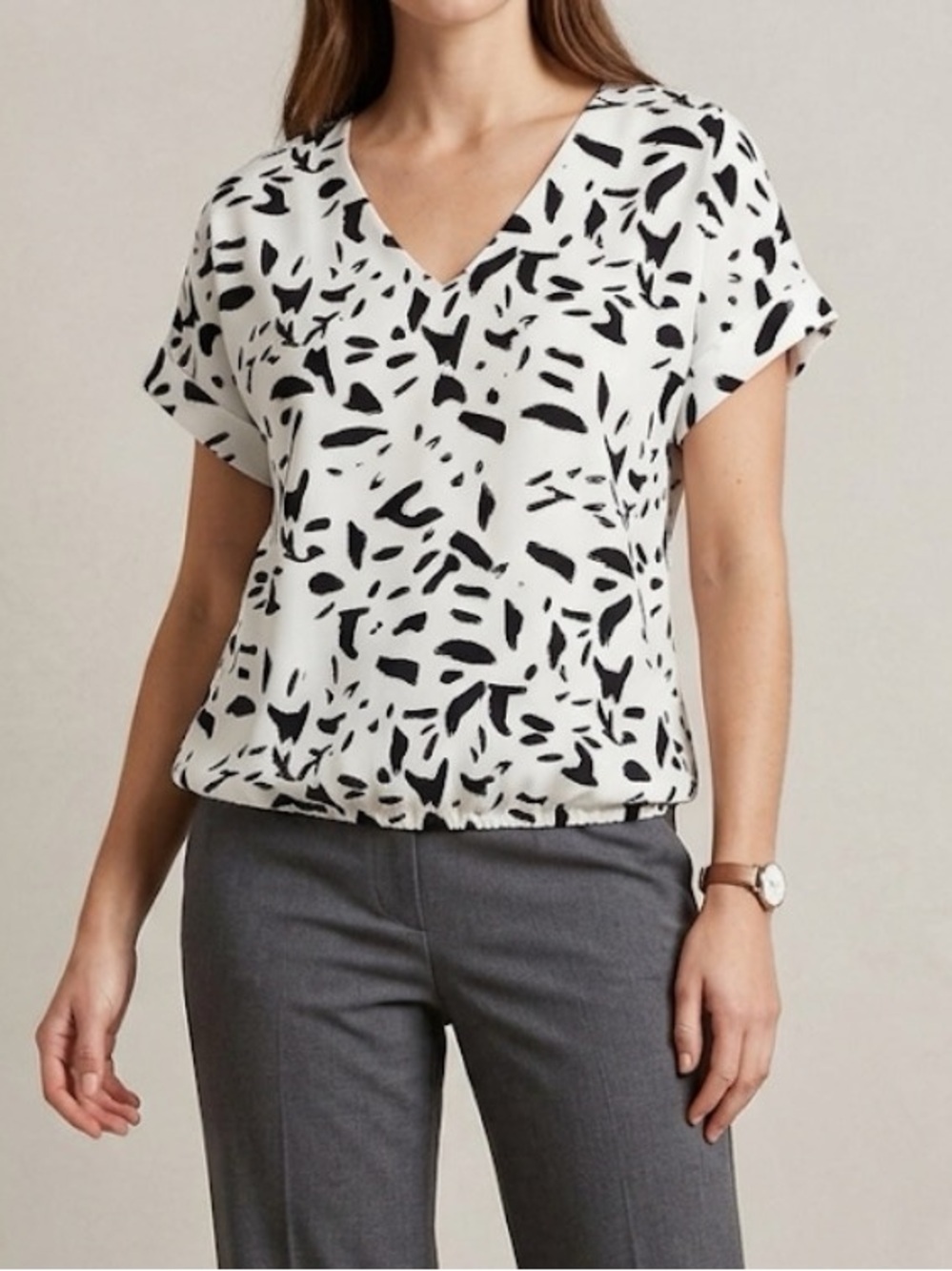 NWT White & Black Abstract Print V-Neck Blouse